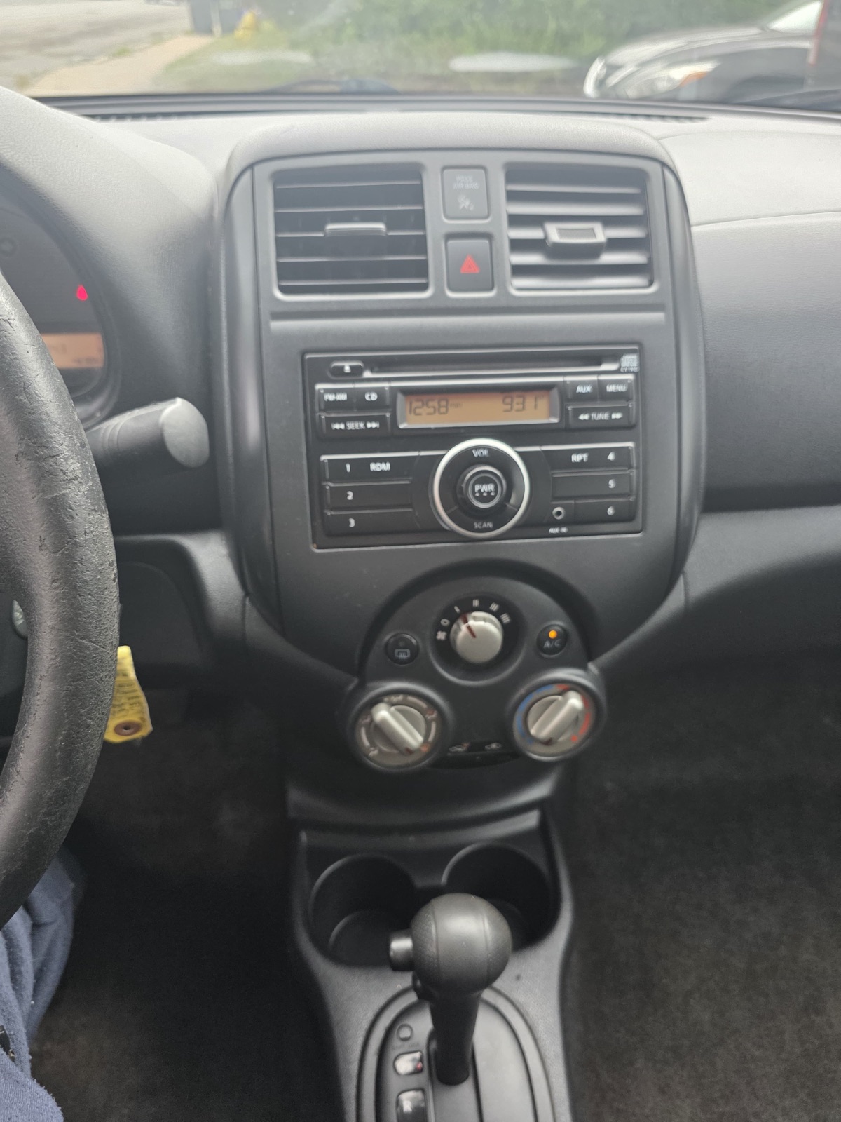 Nissan Versa photo 13