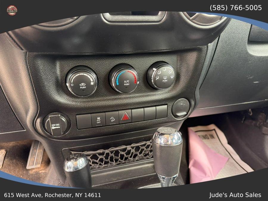 Jeep Wrangler photo 21