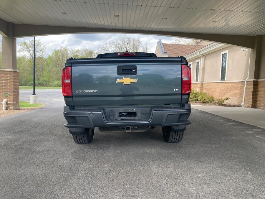 Chevrolet Colorado Crew Cab photo 9