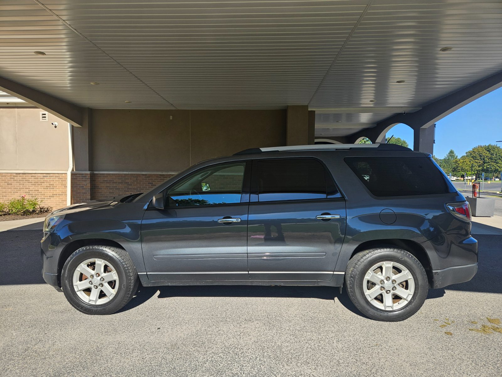 Gmc Acadia for sale at Chili Auto Outlet — photo 2