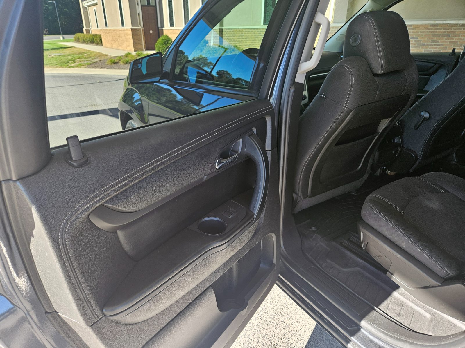 Gmc Acadia for sale at Chili Auto Outlet — photo 12