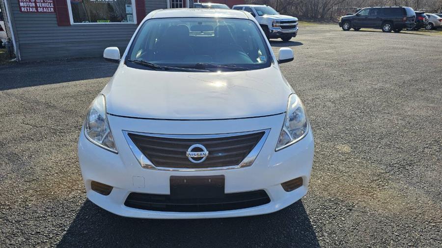 Nissan Versa photo 3