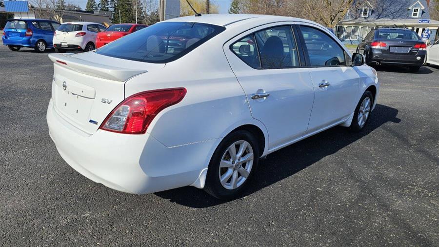 Nissan Versa photo 6