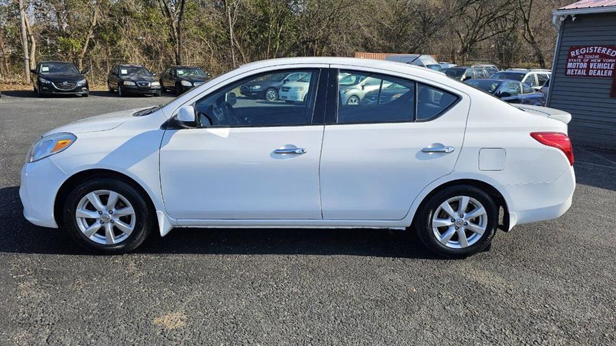 Nissan Versa photo 7
