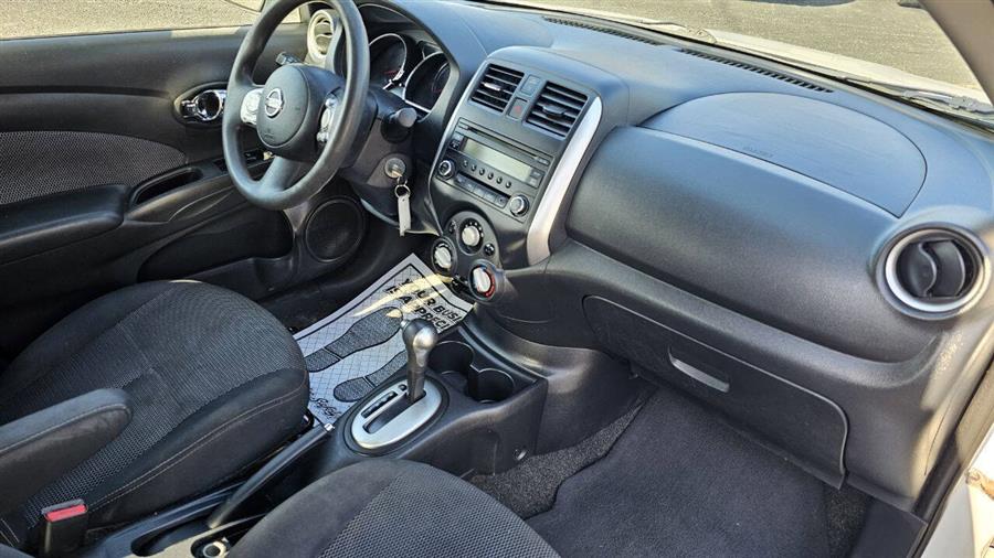 Nissan Versa photo 13