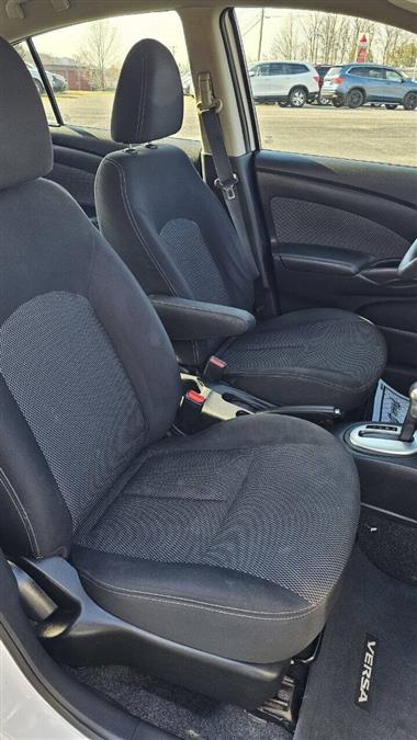 Nissan Versa photo 15