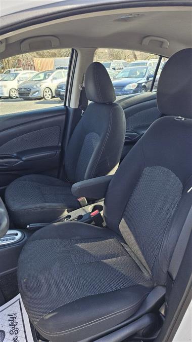 Nissan Versa photo 16