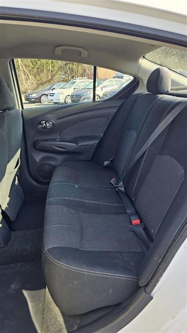 Nissan Versa photo 19