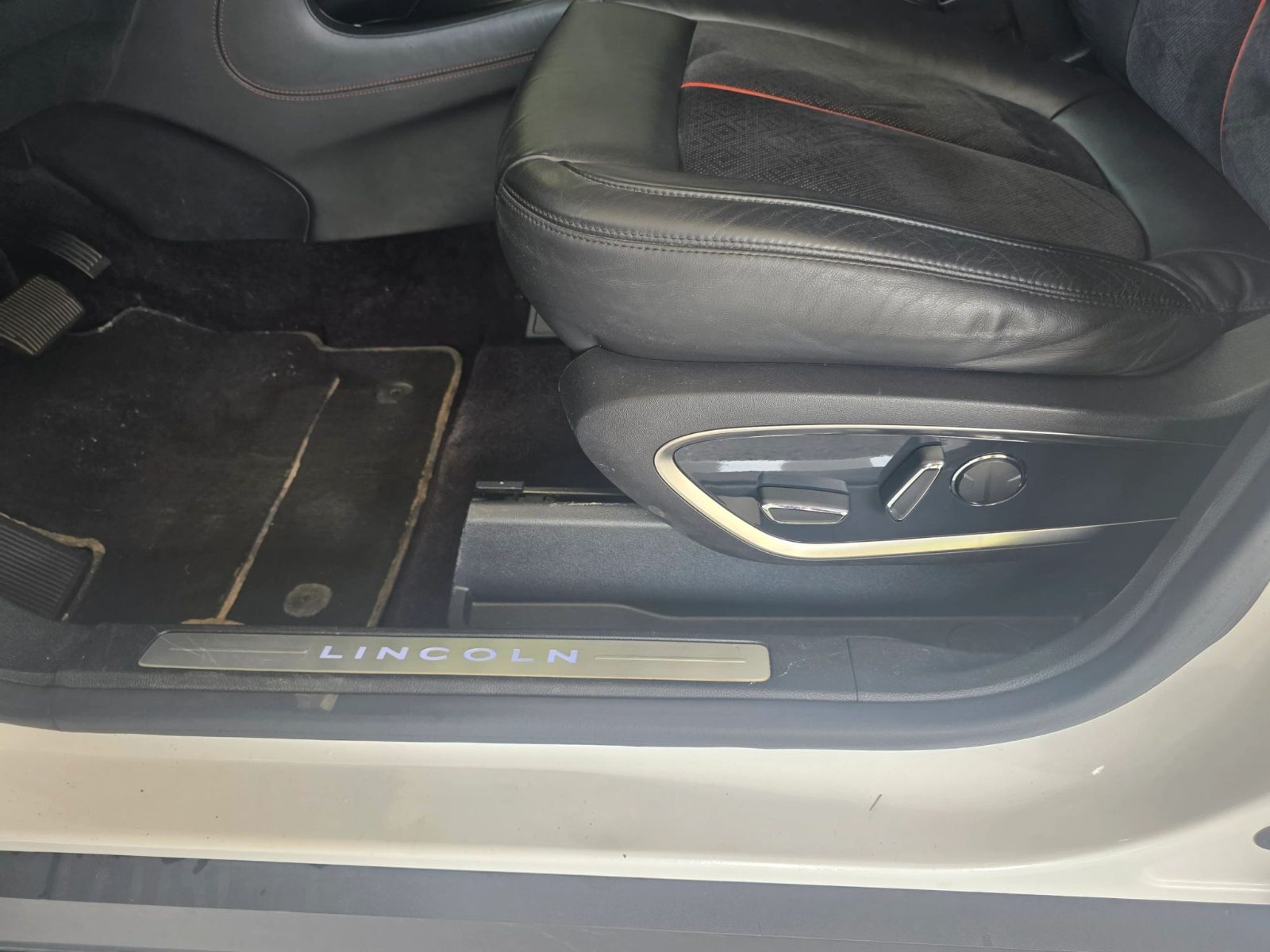 Lincoln Mkc photo 10