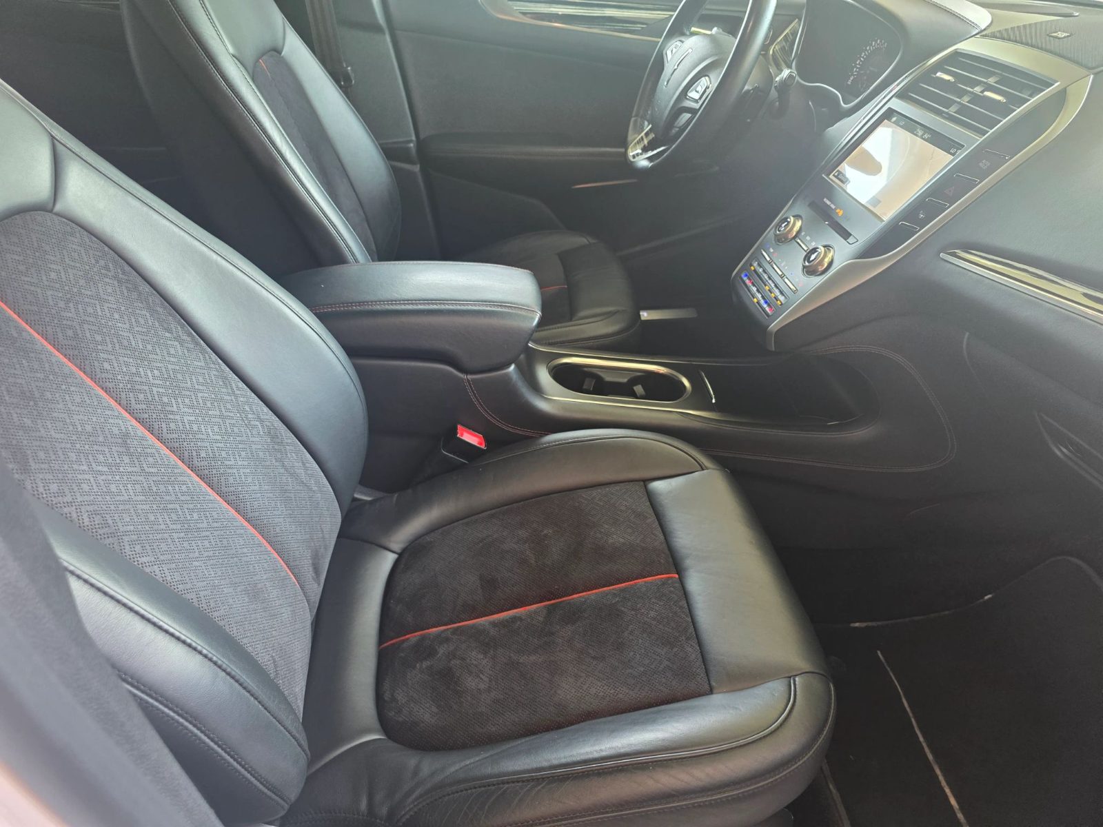 Lincoln Mkc photo 18