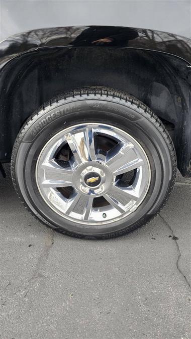 Chevrolet Suburban photo 9