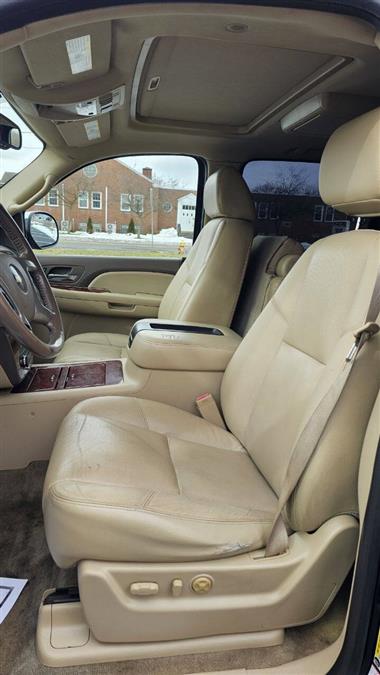 Chevrolet Suburban photo 14