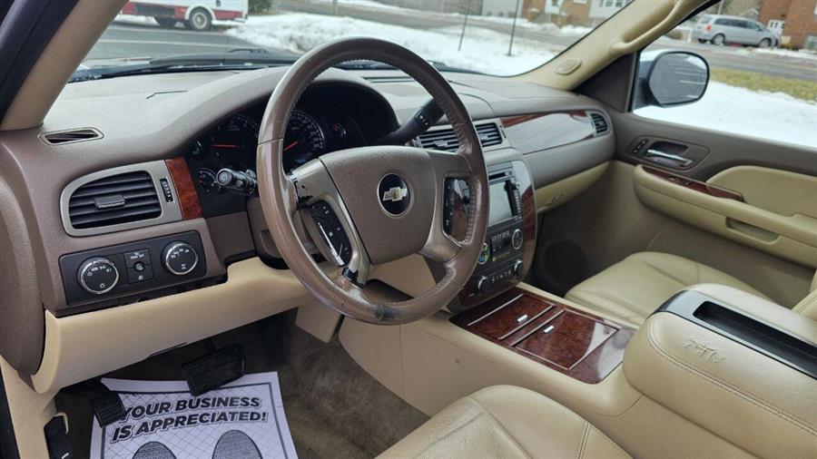 Chevrolet Suburban photo 15