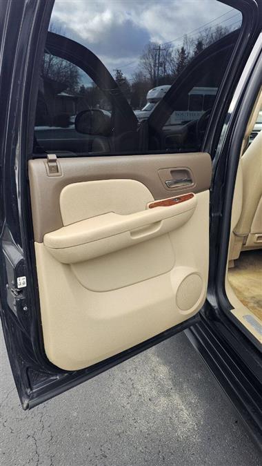 Chevrolet Suburban photo 16