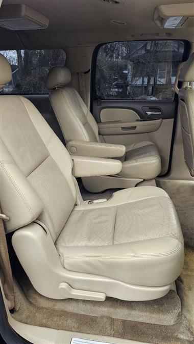 Chevrolet Suburban photo 21