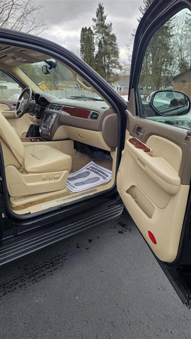 Chevrolet Suburban photo 22