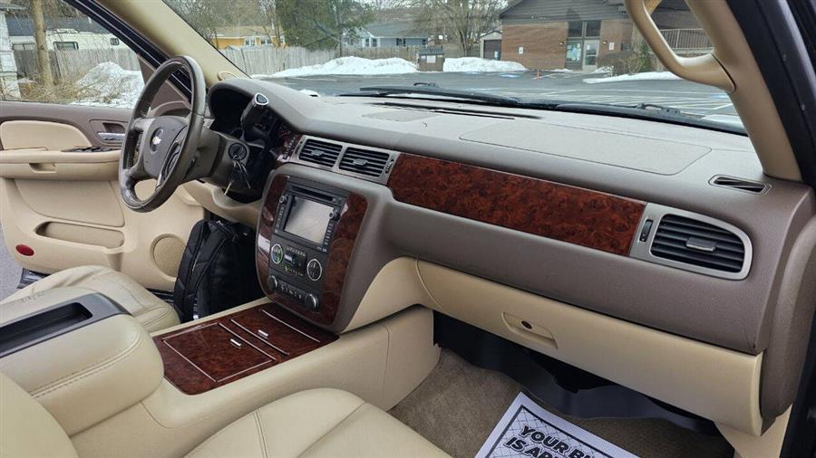 Chevrolet Suburban photo 23