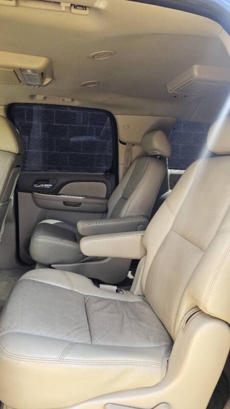 Chevrolet Suburban for sale at Arcia Services — photo 13