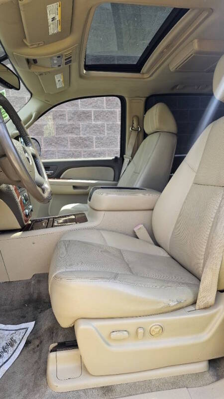Chevrolet Suburban for sale at Arcia Services — photo 10