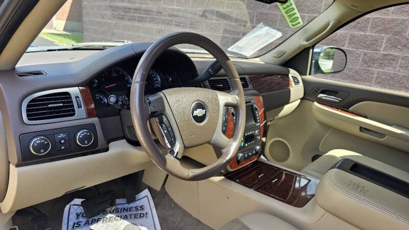 Chevrolet Suburban for sale at Arcia Services — photo 11