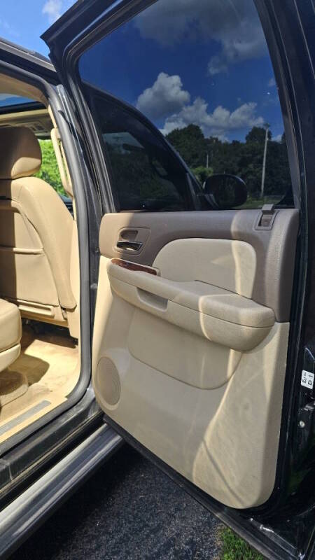 Chevrolet Suburban for sale at Arcia Services — photo 15