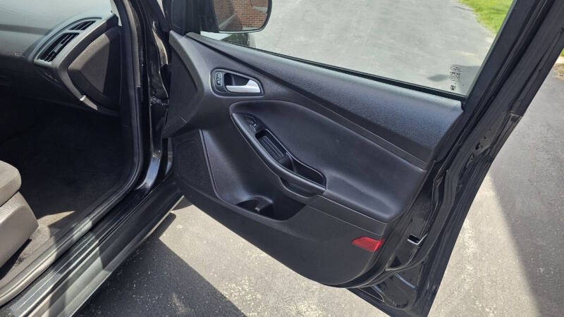 Ford Focus for sale at Arcia Services — photo 21