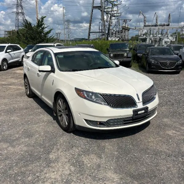 Lincoln MKS photo 2
