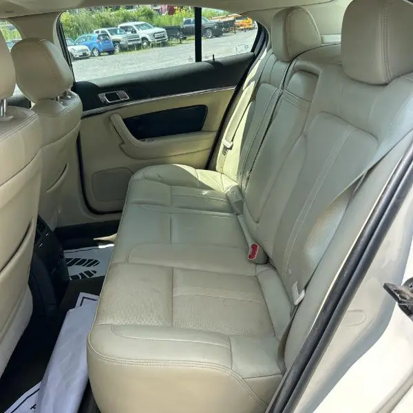 Lincoln MKS photo 8