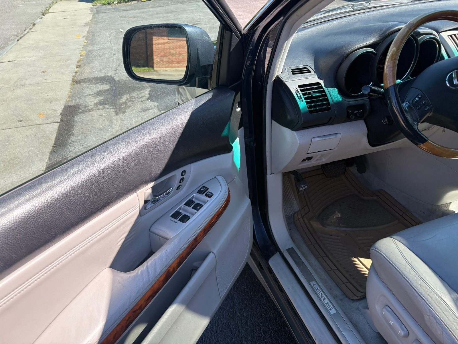 Lexus Rx for sale at Next Level Wholesale — photo 12