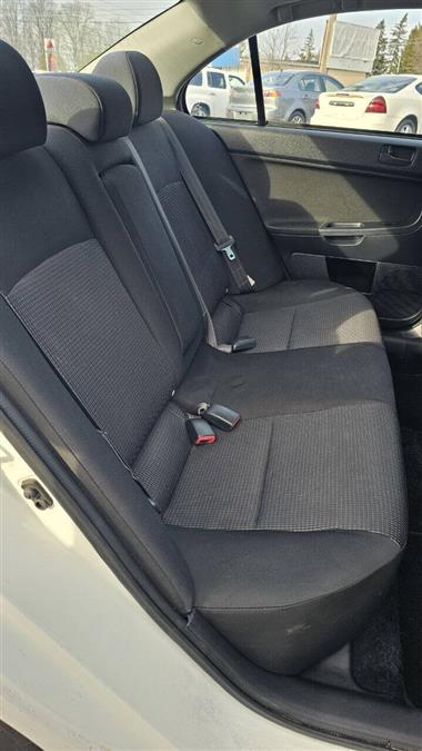 Mitsubishi Lancer photo 15