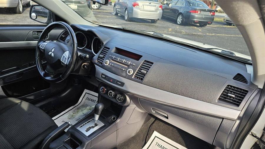 Mitsubishi Lancer photo 16