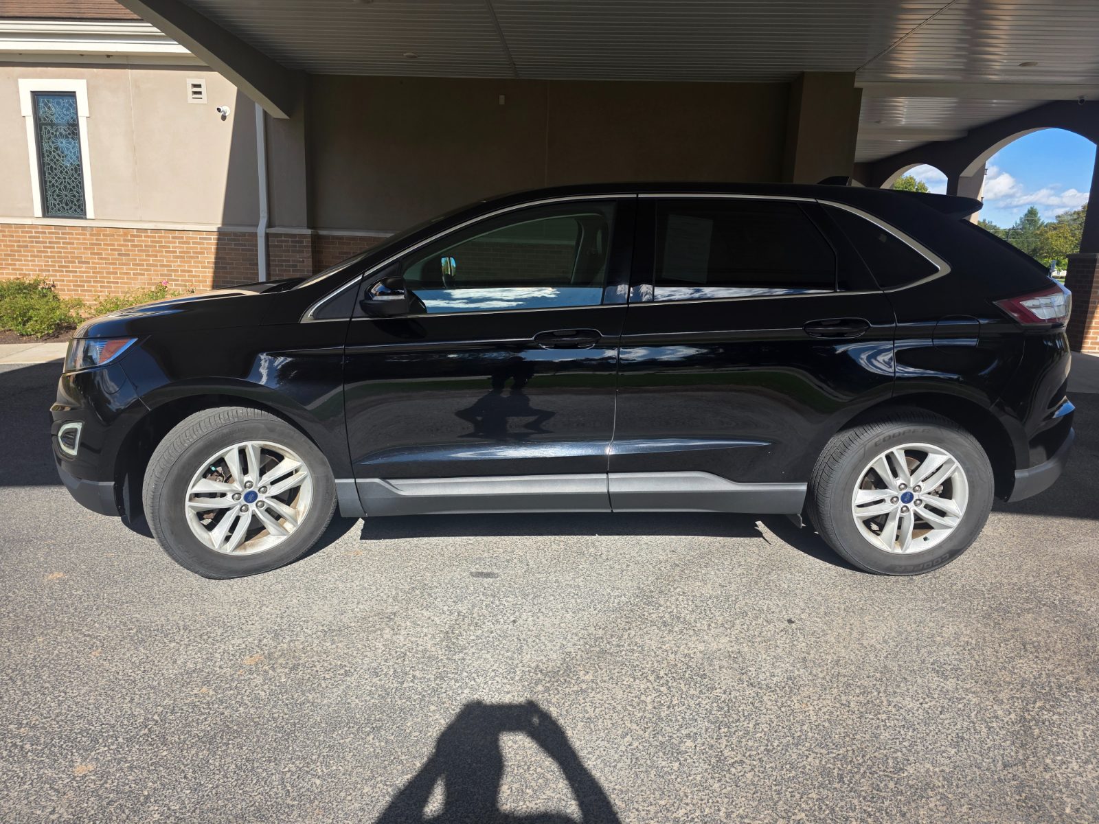 Ford Edge for sale at Chili Auto Outlet — photo 2