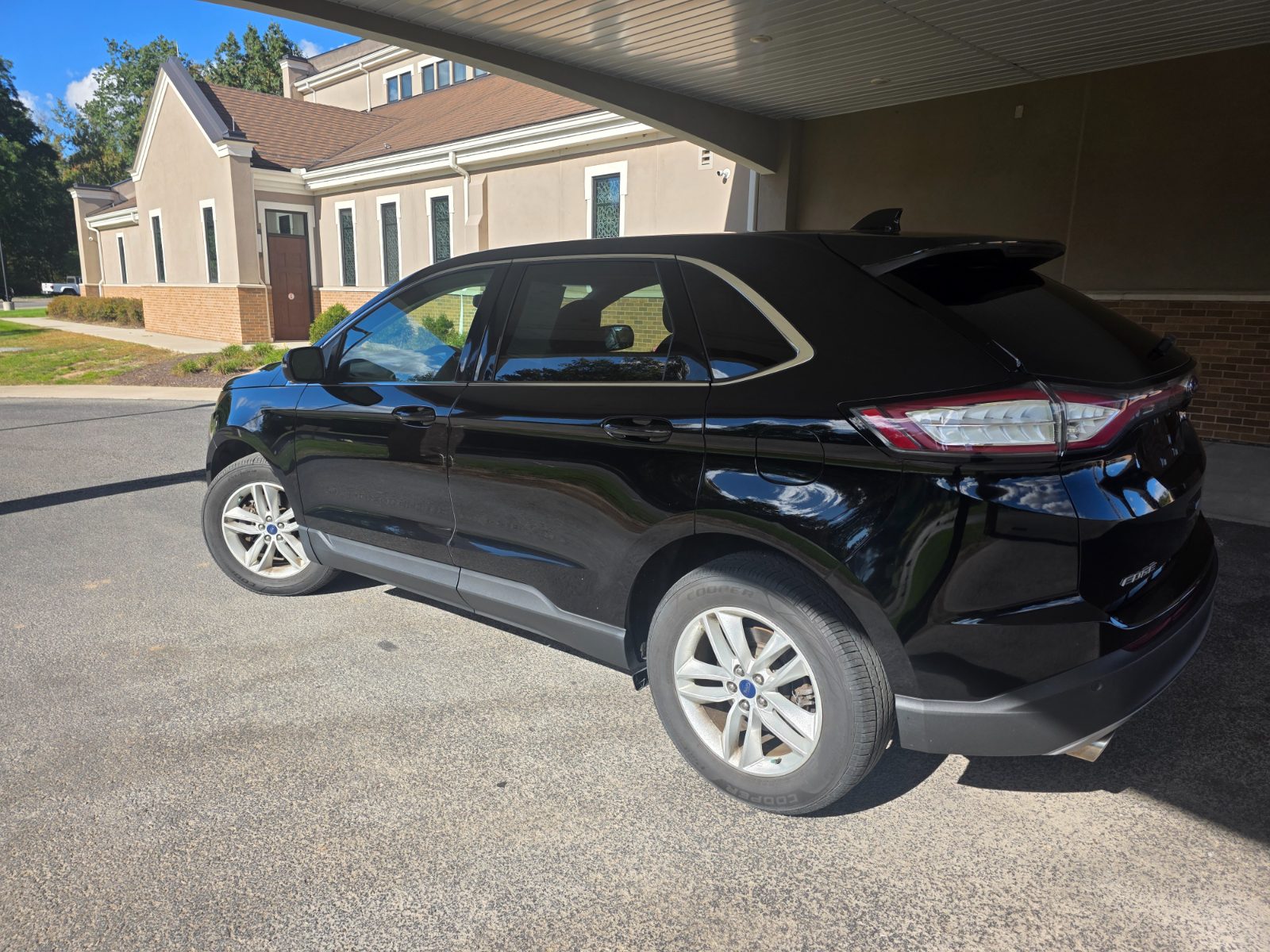 Ford Edge for sale at Chili Auto Outlet — photo 3