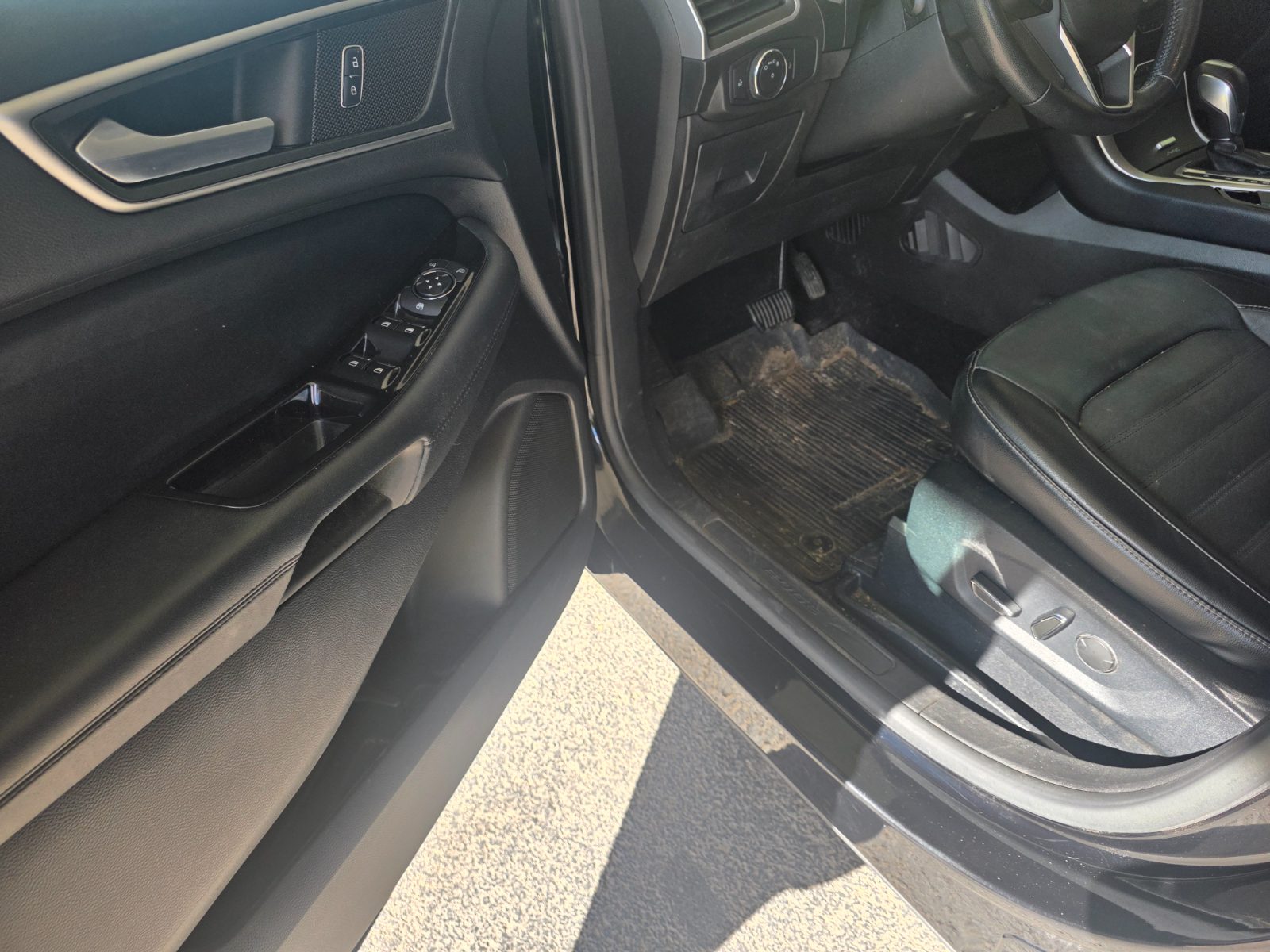 Ford Edge for sale at Chili Auto Outlet — photo 9