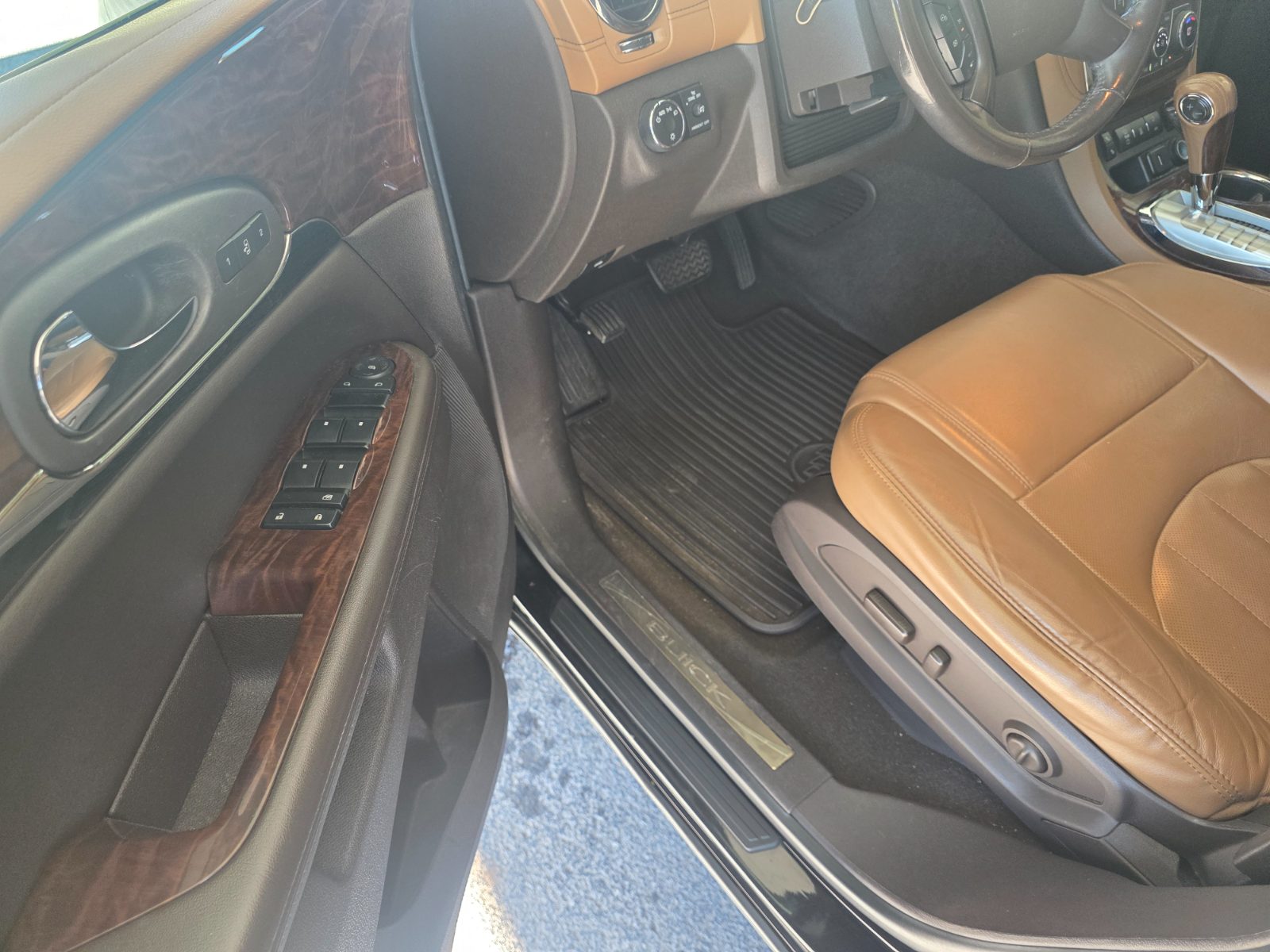 Buick Enclave for sale at Chili Auto Outlet — photo 9