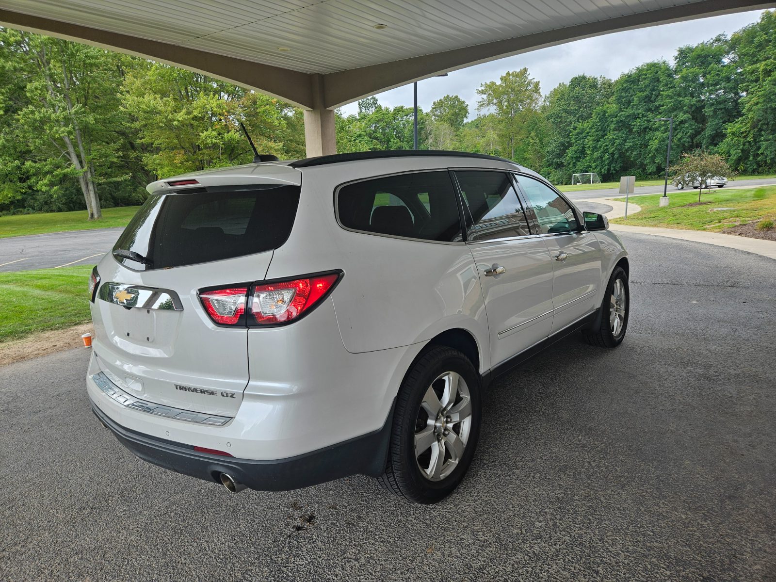 Chevrolet Traverse for sale at Chili Auto Outlet — photo 4