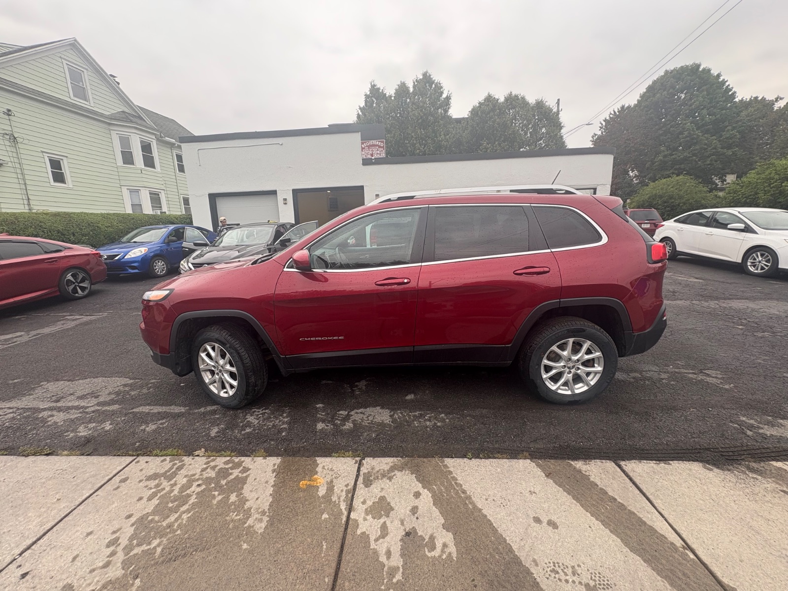 Jeep Cherokee photo 3