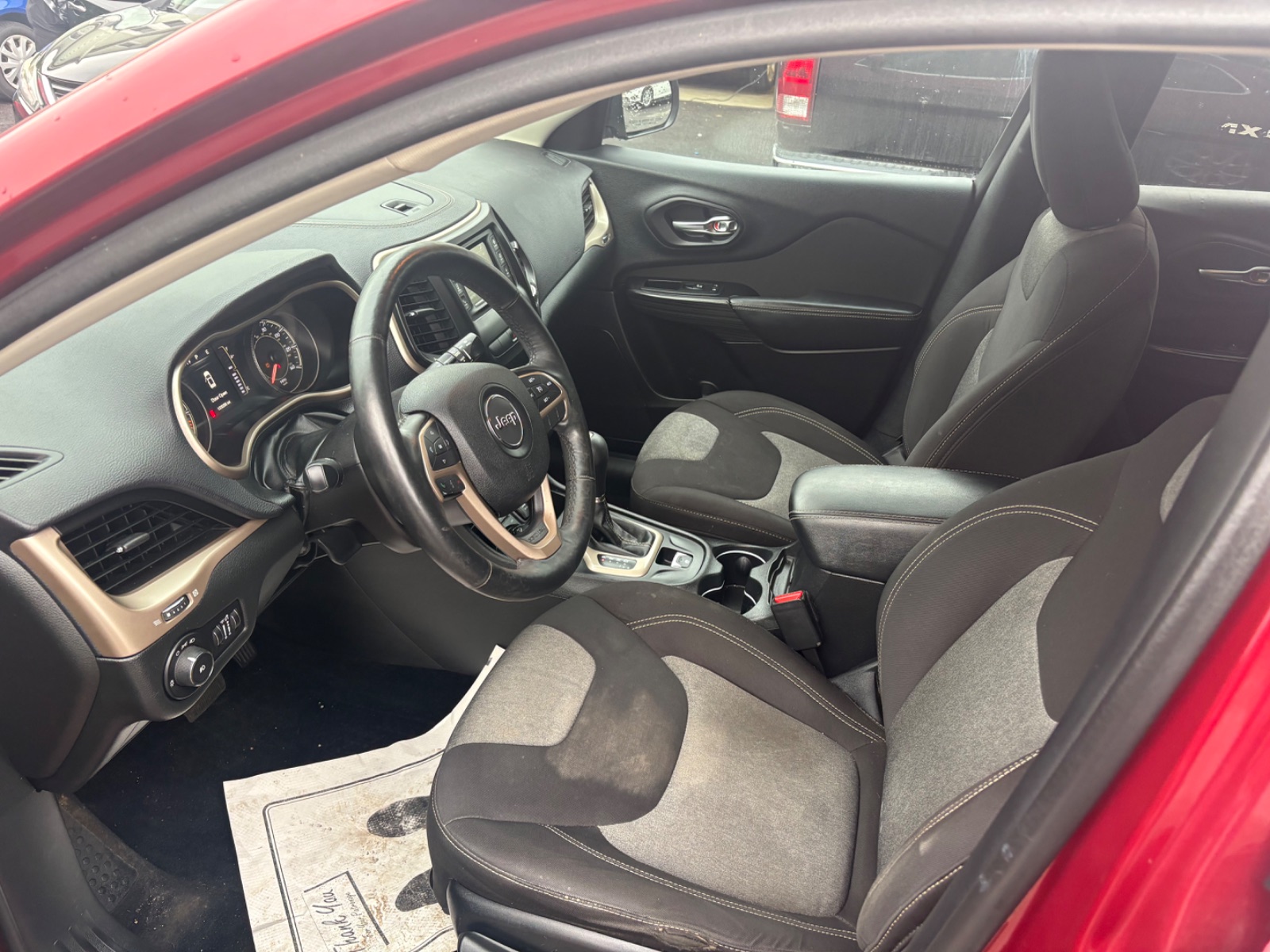 Jeep Cherokee photo 15