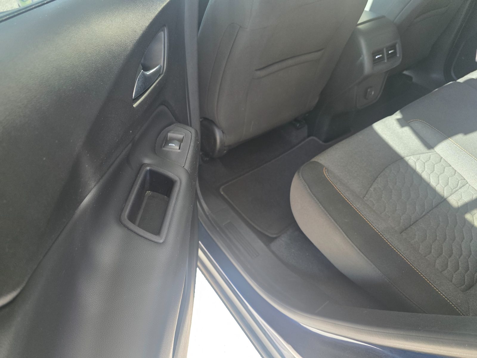 Chevrolet Equinox for sale at Chili Auto Outlet — photo 10