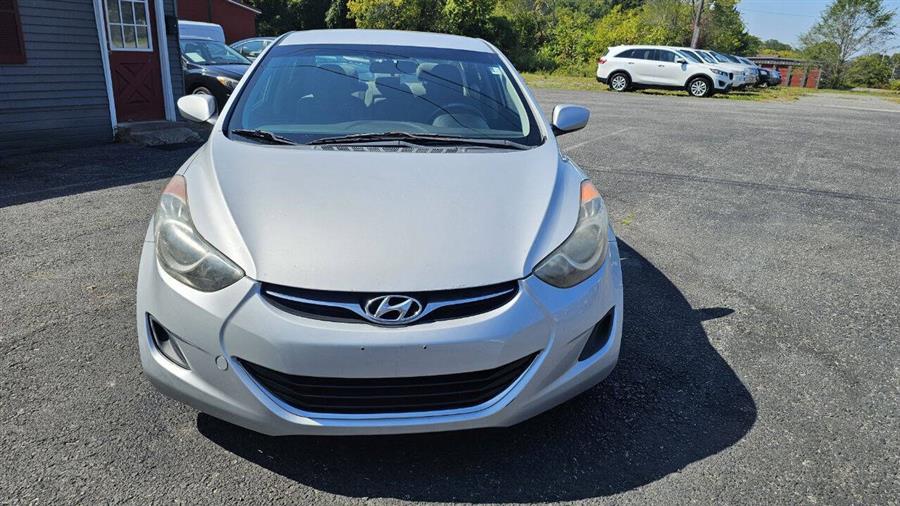 Hyundai Elantra photo 2