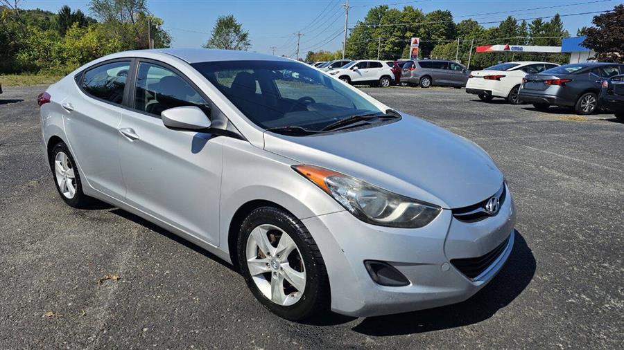 Hyundai Elantra photo 3