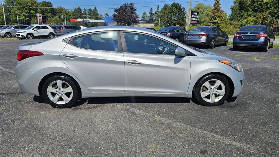 Hyundai Elantra photo 4