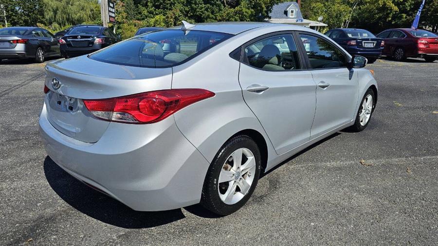 Hyundai Elantra photo 5