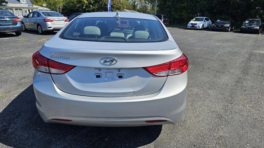 Hyundai Elantra photo 6