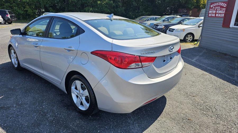 Hyundai Elantra photo 7