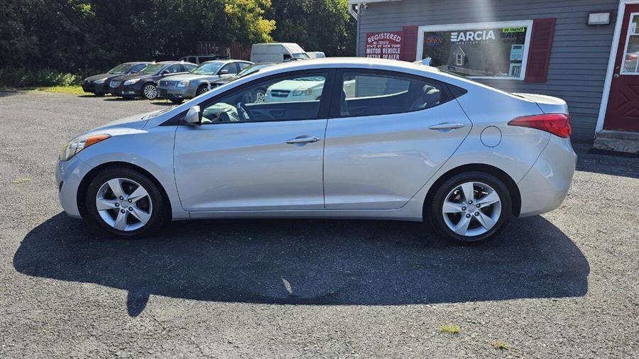 Hyundai Elantra photo 8