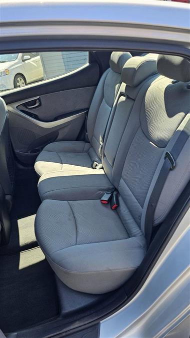 Hyundai Elantra photo 12