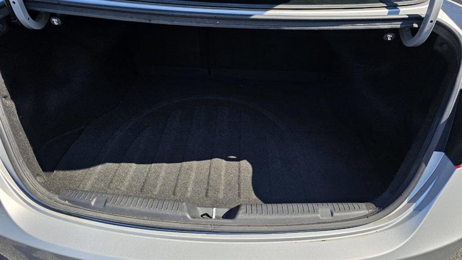 Hyundai Elantra photo 13