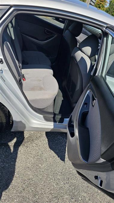 Hyundai Elantra photo 14