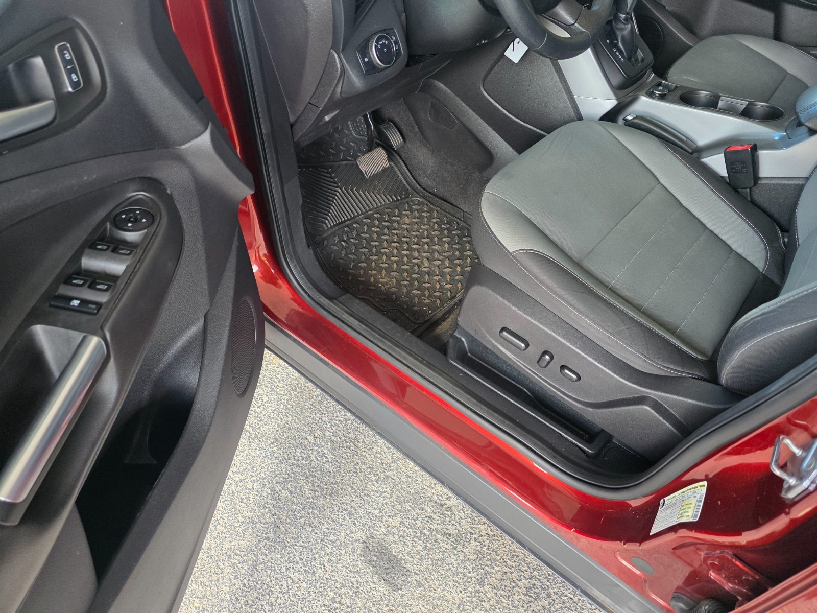 Ford Escape for sale at Chili Auto Outlet — photo 9